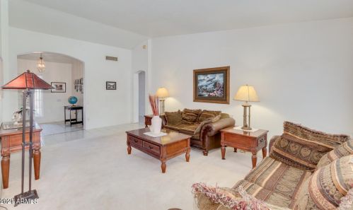 393 Amoroso Dr, Gilbert AZ 85233-7204 exterior