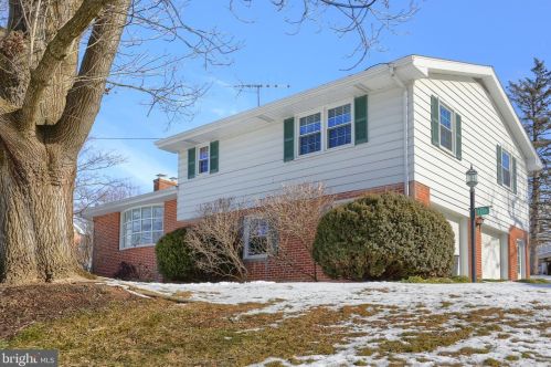 1146 Hermosa Ave, Lancaster, PA 17601-1526