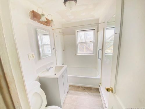 719 Queen St, Bridgeport CT  06606-3379 exterior