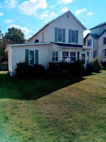 106 Franklin St, Stoneboro, PA 16153-2552