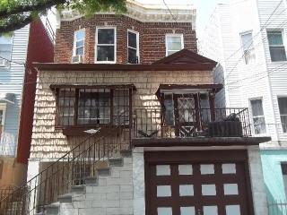 1853 Victor St, Bronx, NY 10462-3509