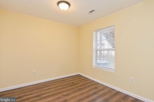 1746 Ann Scarlet Ct, Woodbridge VA  22191-3992 exterior