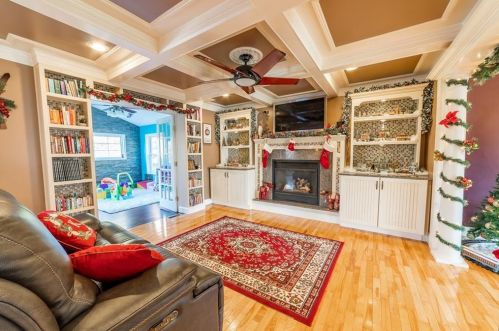 467 Robin Hollow Rd, West Greenwich RI  02817-2118 exterior