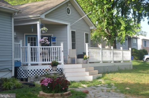 8823 Maple Ave, Bowie, MD 20720-3687