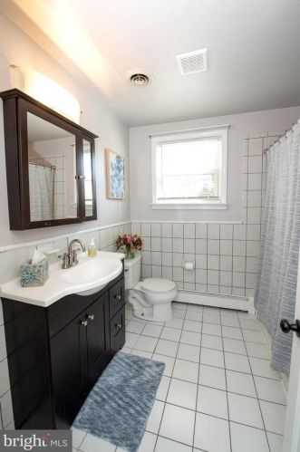 410 Steven St, Norristown PA  19403-2614 exterior