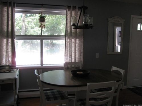 24 Mohican Ln, Wallingford CT  06492-2810 exterior