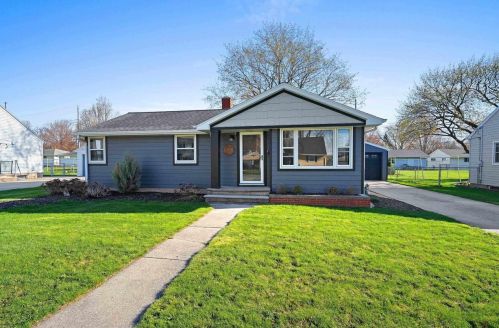 1204 Thorndale St, Green Bay, WI 54304-3917