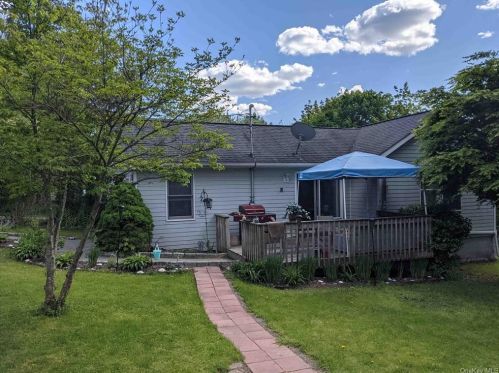 5 Forest Ln, Yorktown Hgts NY  10598-6507 exterior