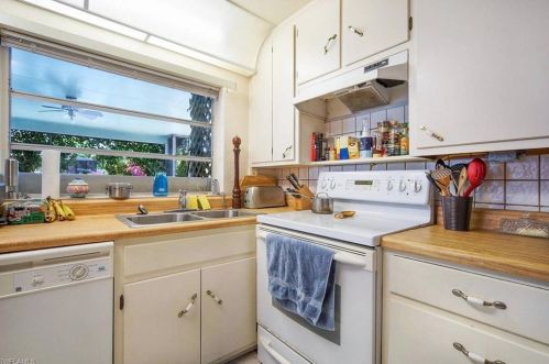 2381 Oleander St, Saint James City FL  33956-2074 exterior