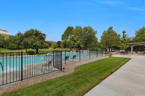 20046 Avenue Of The Oaks, Santa Clarita CA  91321-1361 exterior