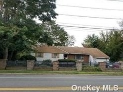 672 Deer Park Ave, Babylon, NY 11702-1320