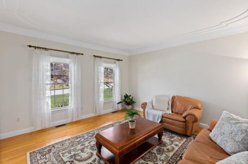 8 Logan Dr, Lincoln RI  02865-1349 exterior