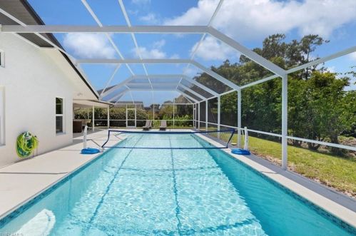 10461 Regent Cir, Naples FL  34109-1571 exterior