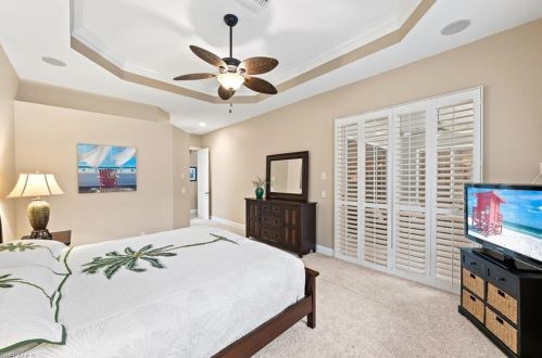 15892 Delaplata Ln, Naples FL 34110-2804 exterior