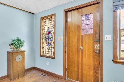 120 Spring Rd, North Haven, CT 06473-3406
