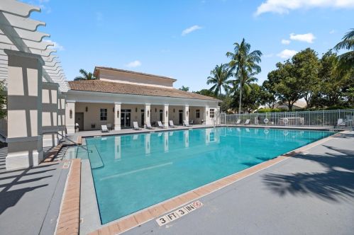 8084 Briantea Dr, Boynton Beach FL  33472-2745 exterior