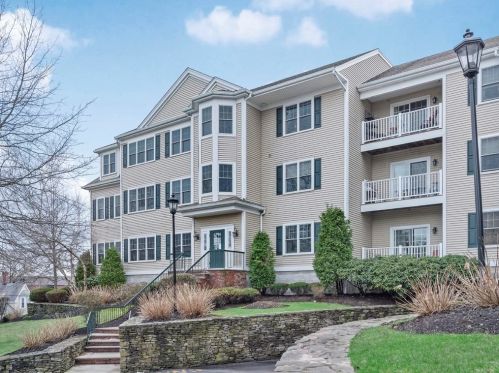 1 Lenox St, Norwood, MA 02062-4282