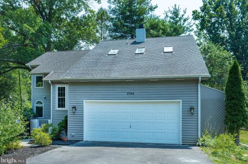 1704 Wheatland Ave, Lancaster PA  17603-4520 exterior