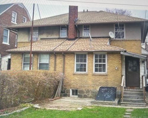 457 East Ave, Bridgeport, CT 06610-2905