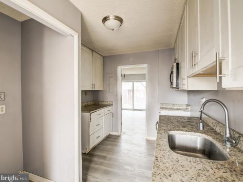 2238 Southgate Sq, Herndon VA  20191-1229 exterior