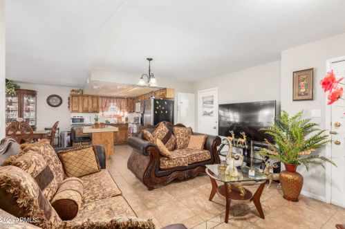 3151 79th Dr, Phoenix, AZ 85033-4853