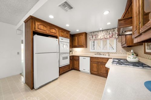 16457 Heathfield Dr, Whittier CA  90603-3203 exterior