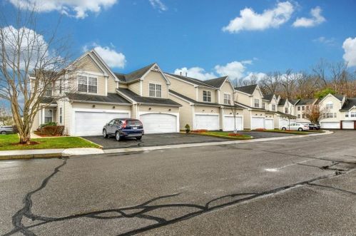 1603 Eaton Ct, Danbury, CT 06811-4055