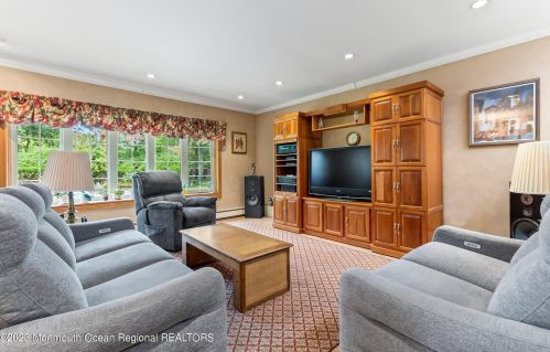 25 Schanck St, East Freehold NJ  07728-1844 exterior