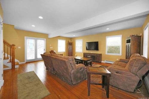 57 Wayne Ave, Airmont NY  10901-4617 exterior