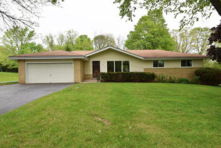 16560 Willow Ridge Ln, Brookfield, WI 53005-1359