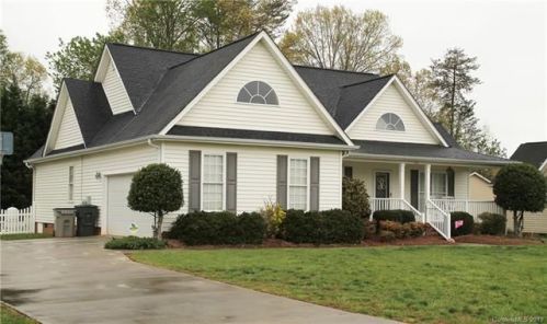 1511 Crowders Woods Dr, Gastonia, NC 28052-8742