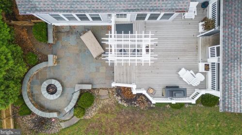 951 Rhonda Pl, Leesburg VA  20175-5632 exterior