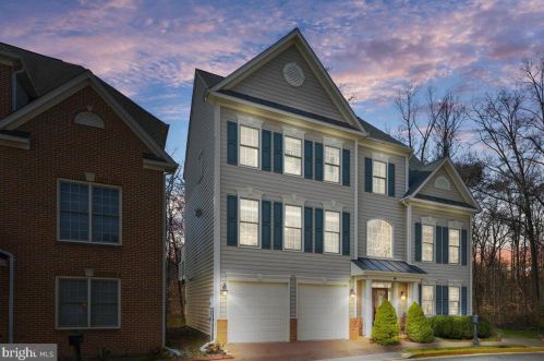 9226 Lee Masey Dr, Lorton, VA 22079-4709