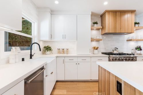 6464 Firmament Ave, Van Nuys CA  91406-6218 exterior