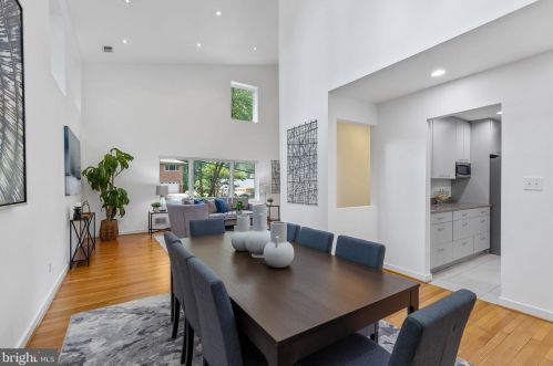 3709 Whispering Ln, Falls Church VA  22041-1121 exterior