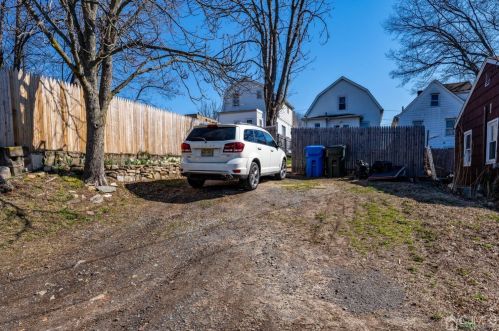 25 Hanson Ave, Perth Amboy NJ  08863-1730 exterior