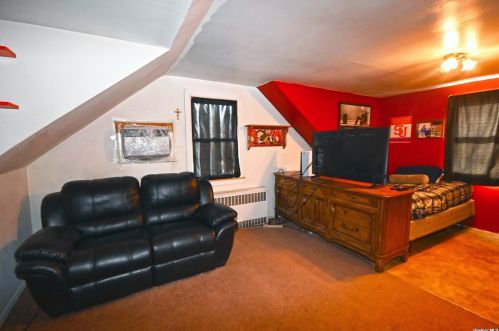 2090 Monroe Ave, North Bellmore NY  11710-1523 exterior