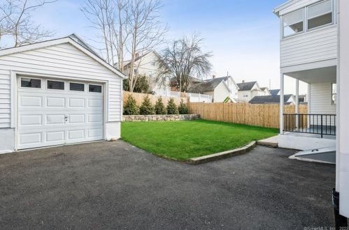 140 Frederick St, Stamford CT  06902-5242 exterior