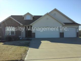 1936 Finch Dr, Tonganoxie KS  66086-9708 exterior