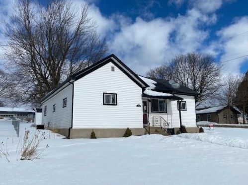 230 Church St, Dodgeville WI  53533-1208 exterior