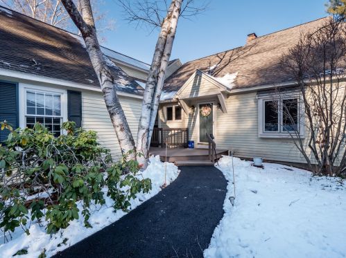 17 Atherton Ln, Amherst NH  03031-3064 exterior