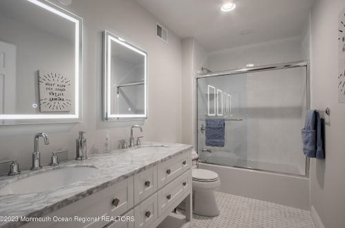 14 Eastborne Dr, Little Silver NJ  07739-1235 exterior
