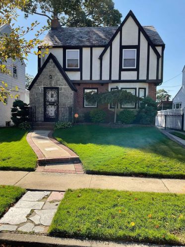 11214 178th Pl, Jamaica, NY 11433-4122