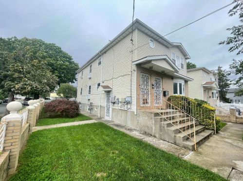 143-84 231st St, Jamaica, NY 11413-2107