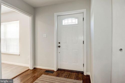 2162 Golf Course Dr, Herndon VA  20191-3829 exterior