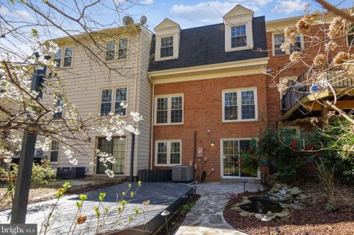 2233 Double Eagle Ct, Herndon, VA 20191-2429
