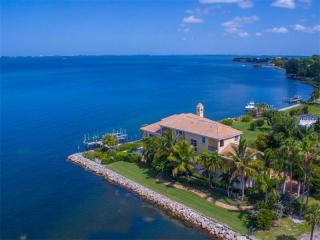 612 Indian Beach Ln, Sarasota, FL 34234-5743