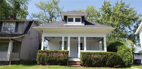 5095 Oakmont Dr, Cleveland, OH 44124-2718