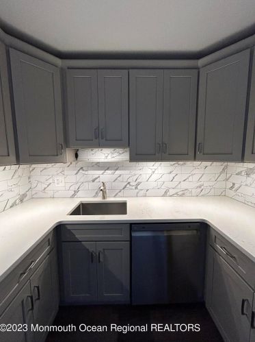 330 Shore Dr, Monmouth Hills NJ  07732-1147 exterior