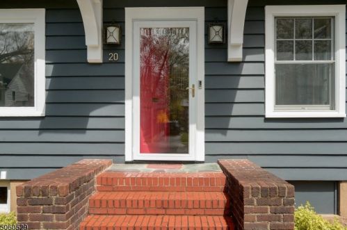20 Stanford Pl, Montclair, NJ 07042-5010
